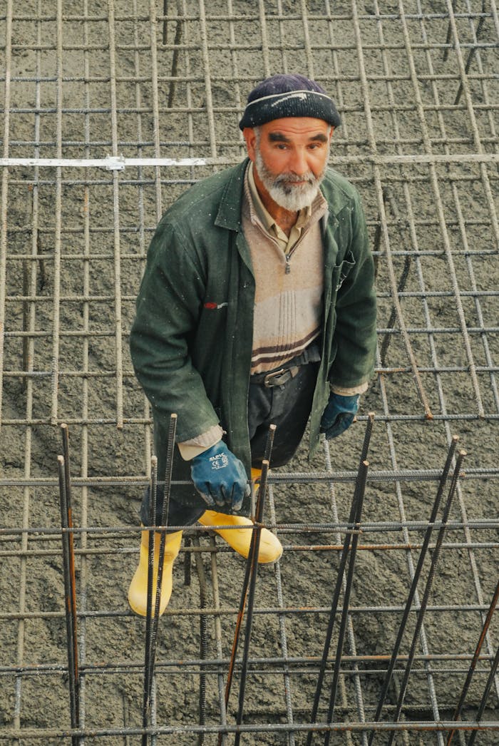zipwp-image-11580365 Elderly Man Working as a Construction Worker